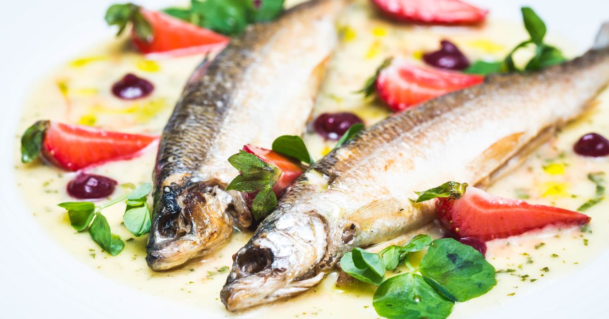 Smażona sielawa na maśle z truskawkami i miętą – Café Polskie Smaki / Sheraton Sopot Hotel