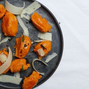 kluseczki marchewkowe, kluski lane, kluseczki z masłem, domowe kopytka, kluski warzywne, marchew, parmezan, kluski z serem