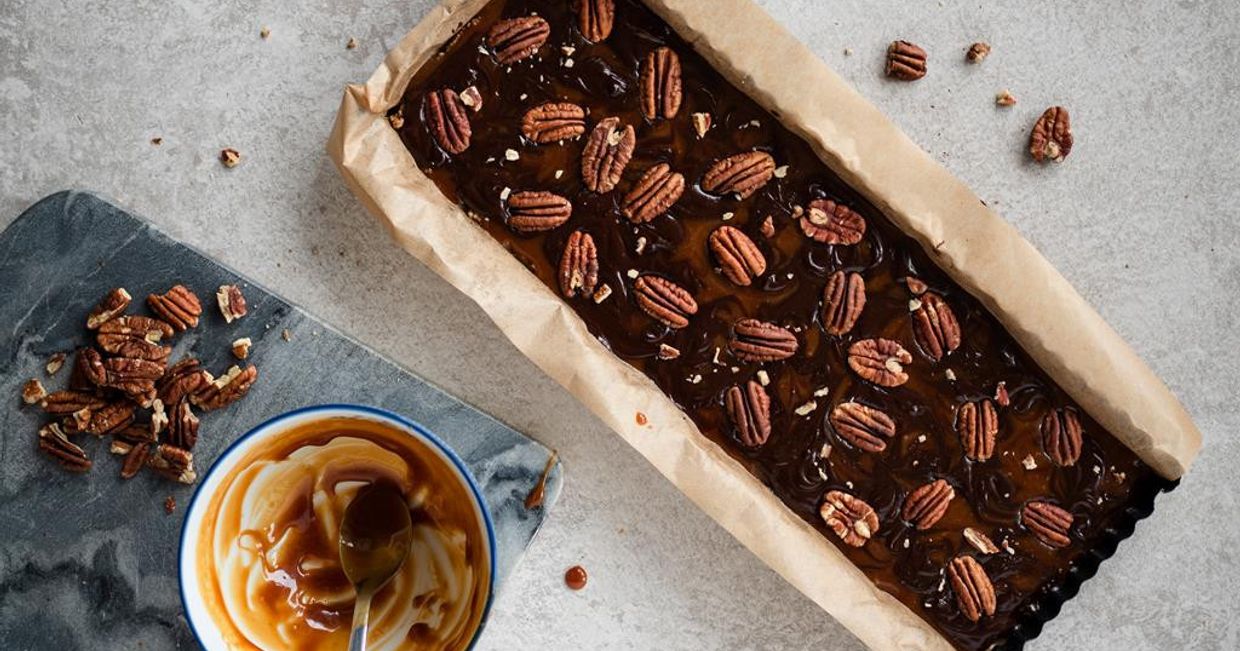 Mazurek orzechowy z karmelem bez glutenu - WszystkiegoSłodkiego.pl