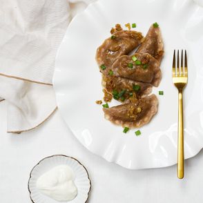 Pierogi z bigosem, grzybami i żurawiną – PRZEPIS