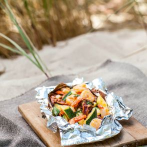 Krewetki z warzywami w papilotach