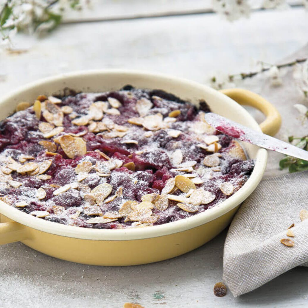 szybkie śniadanie, śniadanie na słodko, pieczony naleśnik z wiśniami, naleśniki z czereśniami, sezonowe śniadanie, śniadanie z piekarnika, śniadanie z owocami