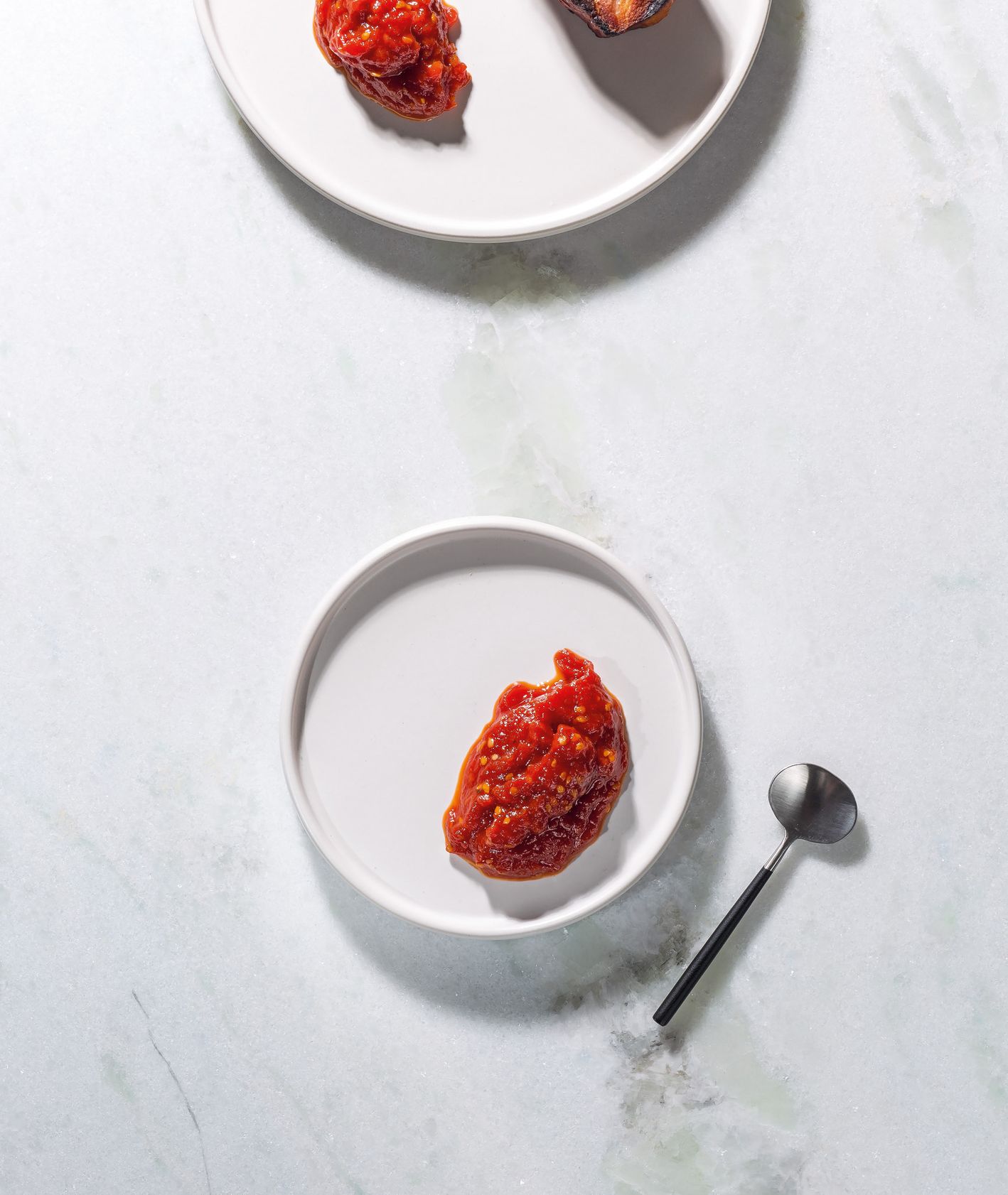 Przygotuj dżem z pomidorów. Najlepsze przepisy na przetwory z pomidorów (fot. dinnershow.studio)
