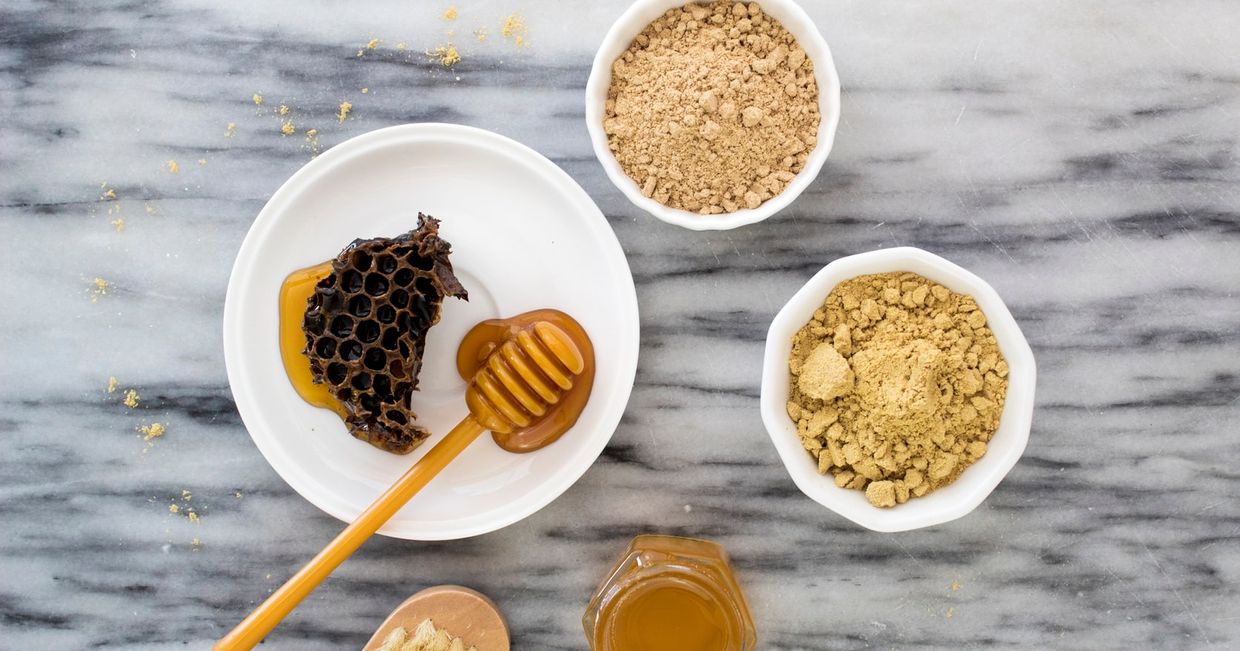 Miseczki z miodem i cukrami (fot. Vero Photoart)