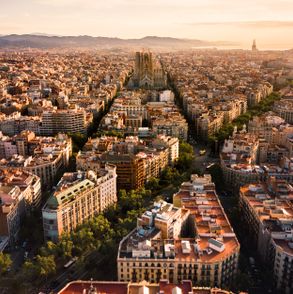 Panorama Barcelony (fot. Alfons Taekema / unsplash.com)