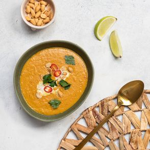 Jak zrobić zupę krem dyniowo-orzechowy. Przepis na krem z dyni (fot. Paulina Czyżewska)