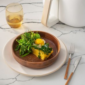 Szybkie brunche z Philips Ovi – polenta z warzywami zapiekana z jajkiem i salsą verde (fot. materiały prasowe)