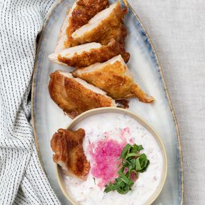 Przepisy z rzodkiewkami – kurczak z dipem rzodkiewkowym (fot. Paulina Czyżewska)