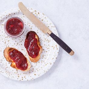 Prosty przepis na dżem z rabarbaru i truskawek