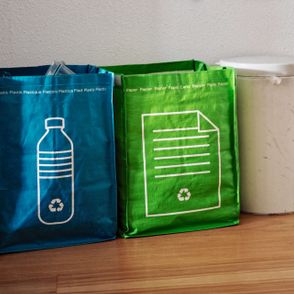 Eko torby na śmieci do segredowania odpadków (fot. Eric de Redelijkheid)