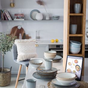 Elegancka zastawa inspirowana naturą, dodatki do kuchni, Westwing (fot. dinnershow.studio)