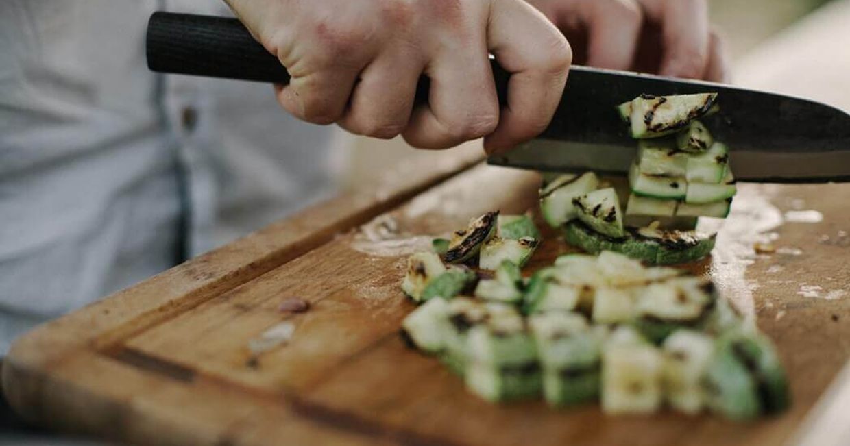 slang kucharski, jak wygląda praca na kuchni, praca na kuchni, kucharze, Tomek Zielke