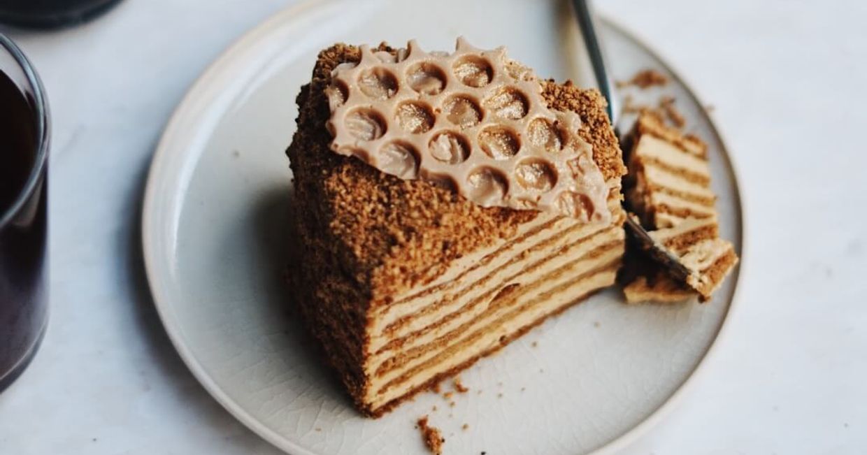 Tort miodowy z cukierni Kukułka (fot. Jessica Nadziejko)