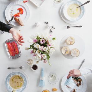 Stół z daniami świątecznymi