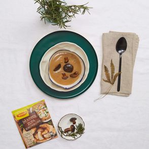 Zupa borowikowa ze smażonymi grzybami z rozmarynem, Winiary, przepis Tomek Zielke