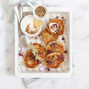 Szybkie placuszki z kalafiora - obiad dla dzieci (fot. Kinga Ciszewska / Małe kulinaria)