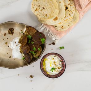 Przepis na falafele brokułowe, jak zrobić falafele (fot. Maciej Szczęśniak)