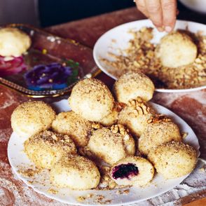 Przepis na proste knedle z jagodami. Jak zrobić jagodowe knedle. (fot. materiały prasowe / Sielskie Smaki)