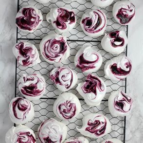 Bezy z owocami na kratce / Sheri Silver / Unsplash.com