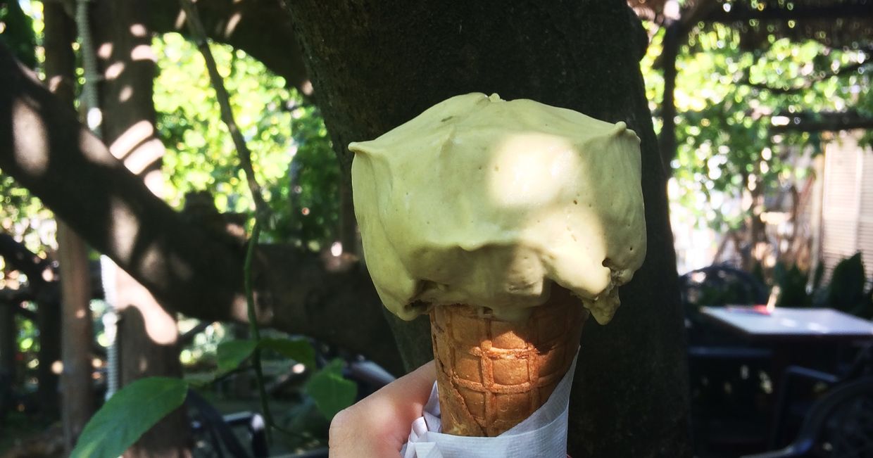 Lody pistacjowe w wafelku