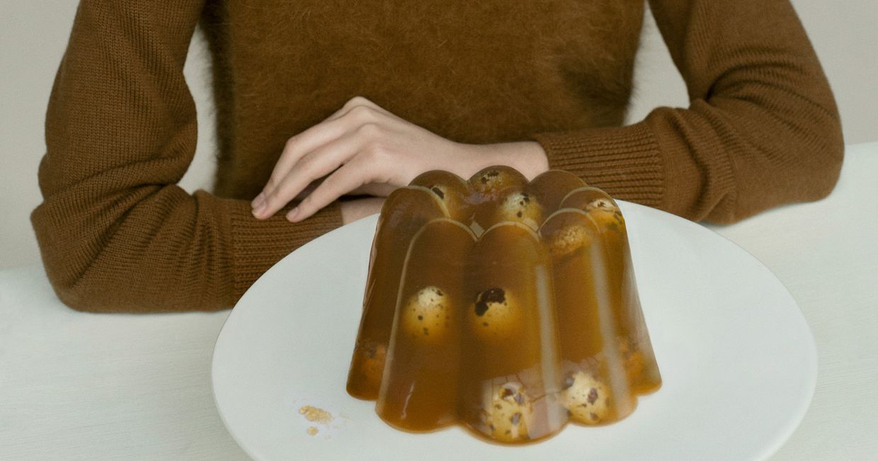 Galareta z jajkami przepiórczymi w kształcie babki wielkanocnej (fot. Kasia Bielska, Dominik Tarabański)