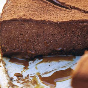 rozpustny sernik czekoladowy, sernik czekoladowy, ciasto czekoladowe, klasyczny sernik, sernik nowojorski, sernik z czekoladą, ciasto dla dzieci, prosty deser, deser czekoladowy