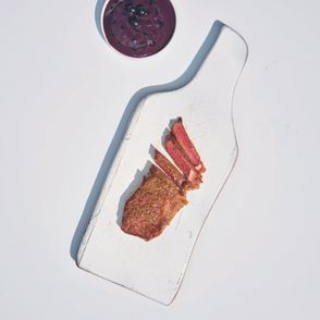 Jak przygotować stek z sosem z czarnej porzeczki - PRZEPIS (fot. Radek Polak)