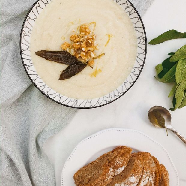 Prosty krem z selera z dodatkiem szałwi i orzechów włoskich, przepis Izabela Heftowicz / PassionOn