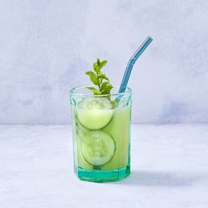 Orzeźwiająca lemoniada z ogórkiem, cytryną, miętą i szczyptą pieprzu cayenne (fot. Marcin Lewandowski)