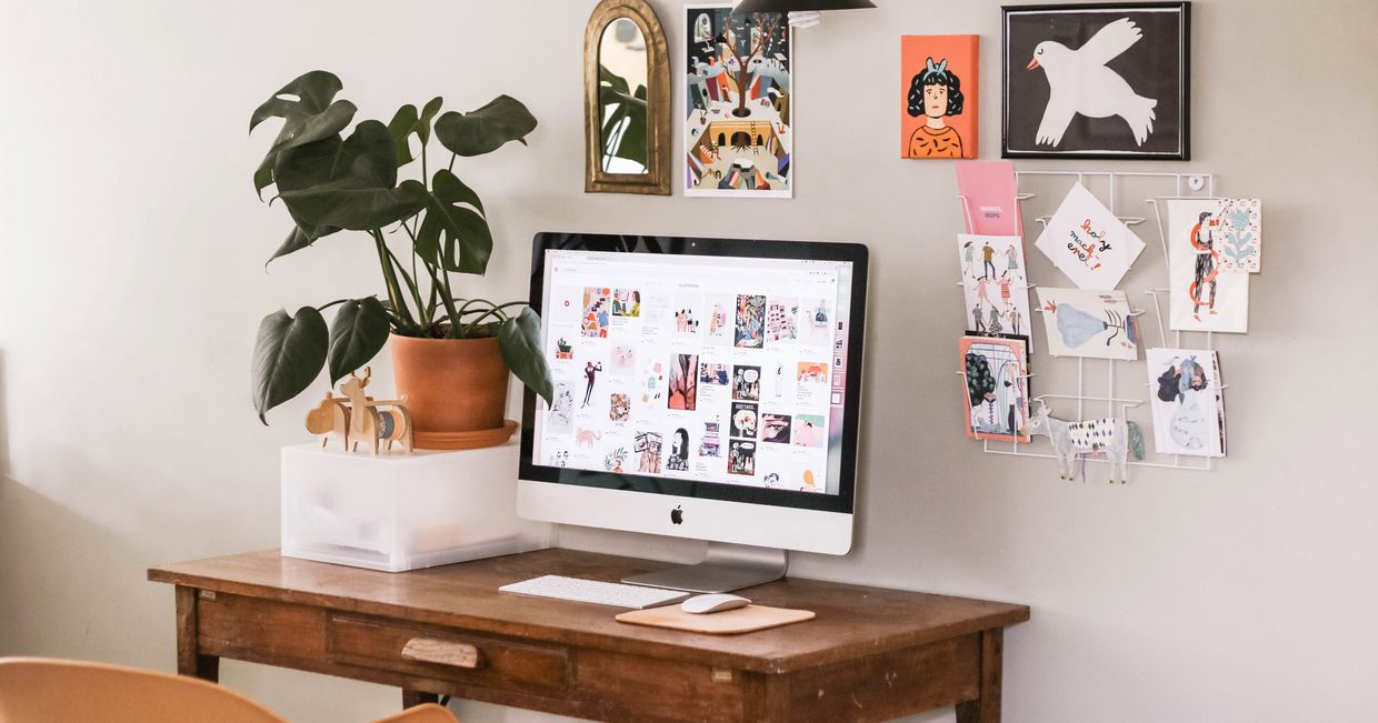 biurko - praca zdalna (fot. Elsa Noblet)