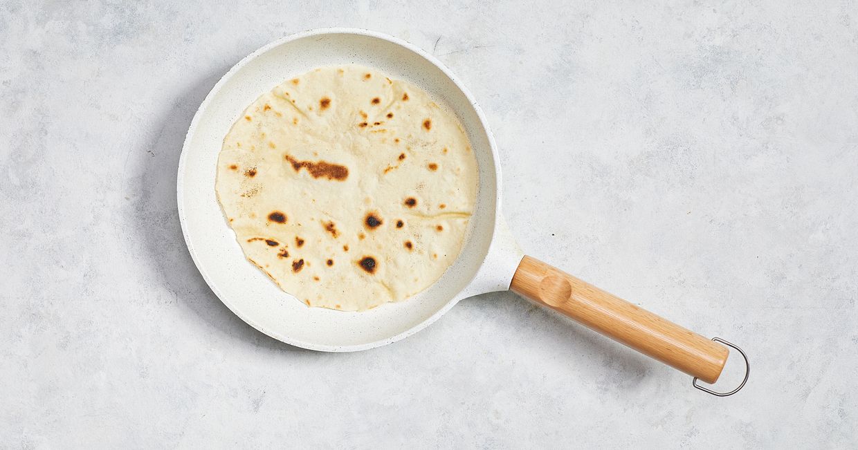 Placek do tortilli usmażony na patelni (fot. Maciej Niemojewski)