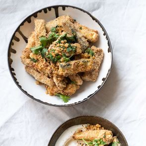 Chrupiące paluszki z cukinii w parmezanowej panierce (fot. Martyna Cybuch)