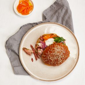 Przepis – szarpana wołowina, jak zrobić burgera z szarpaną wołowiną (fot. Maciek Niemojewski)