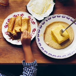 Przepis na proste naleśniki. Naleśniki dla dzieci. Jak zrobić naleśniki (fot. materiały prasowe / Sielskie Smaki)