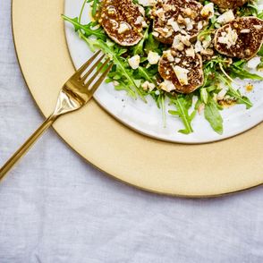 sałatka z figami i kozim serem, sałatka z figami, sałatka z kozim serem, sos do sałatki, sos musztardowy, lekka sałatka, szybki obiad, wiosenny obiad, danie w 5 minut