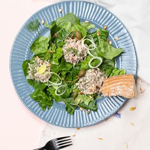 Sałatka z pora z tuńczykiem. Por sałatki przepisy. Szybka fit sałatka z porów z tuńczykiem i majonezem na imprezę do grilla lub do obiadu (fot. Paulina Czyżewska)