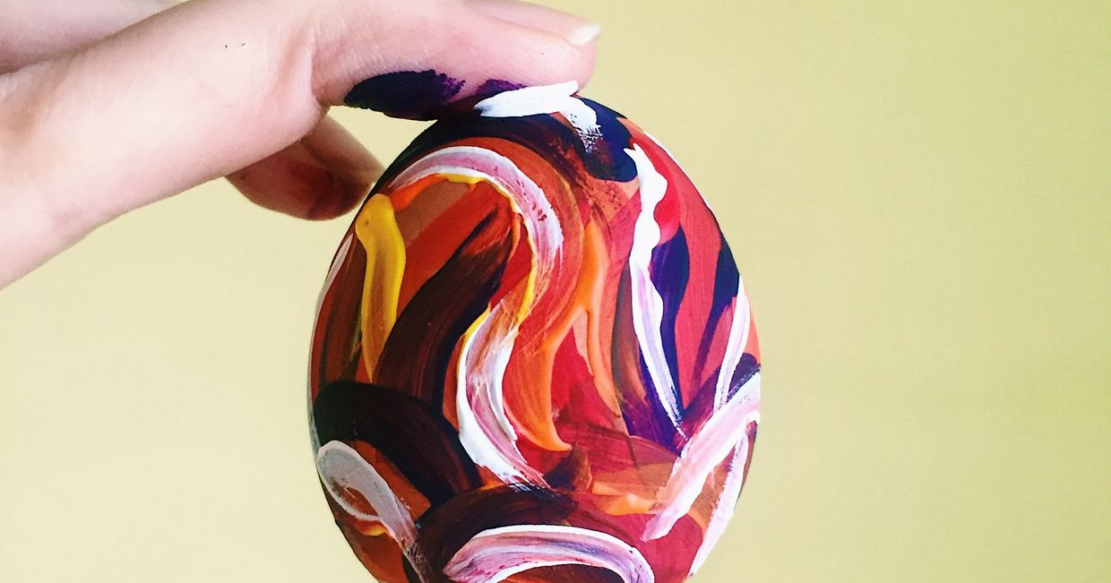 Pisanka wielkanocna (fot. Anna Synytsyna / Unsplash)