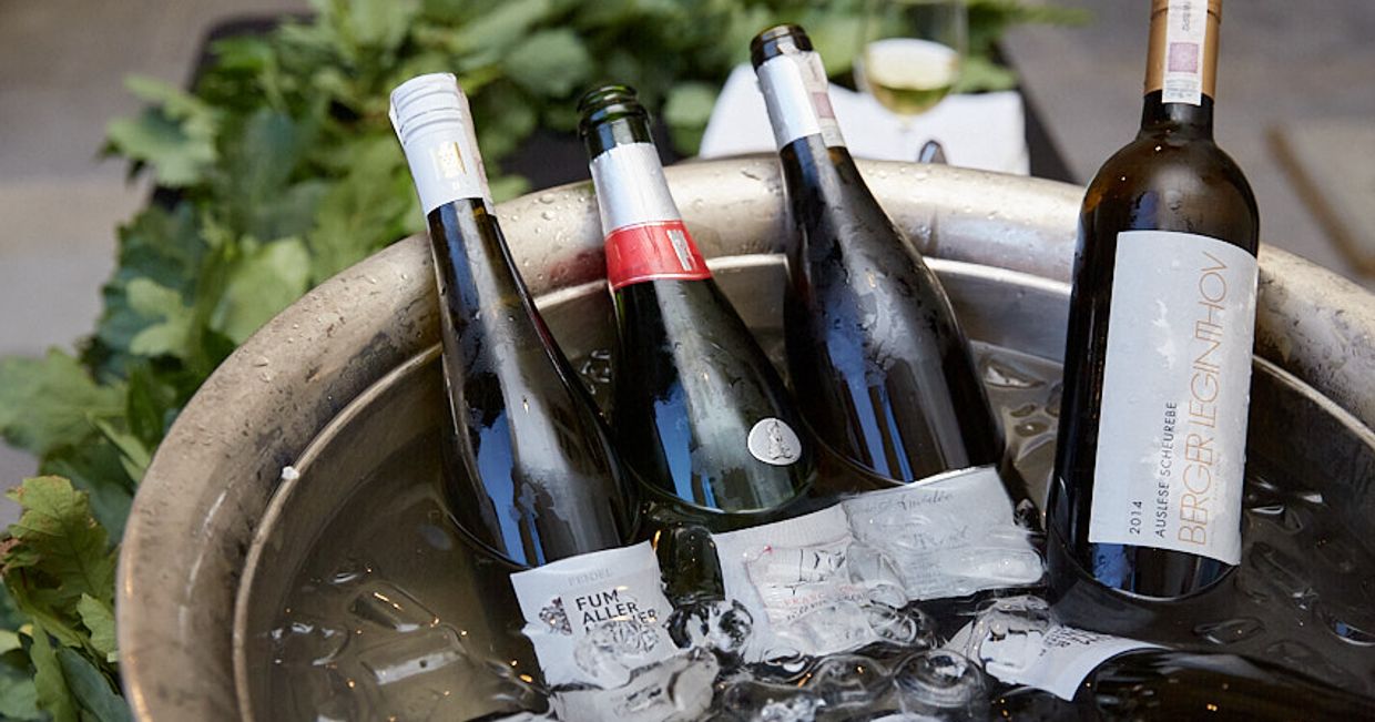 Wina chłodzone podczas przyjęcia „Uczta” w Zamku Królewskim na Wawelu: wino Franciacorta, włoski odpowiednik szampana.