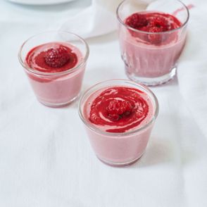 Deser malinowy z białej kaszy gryczanej (fot. Maciek Niemojewski)