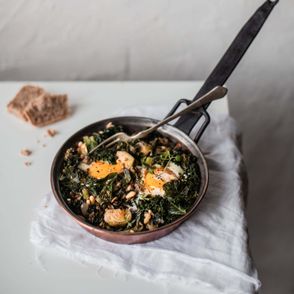 szakszuka z jarmużem, zielona szakszuka, szakszuka, wytrawne śniadanie, śniadanie z jajkiem, szakszuka z warzywmi