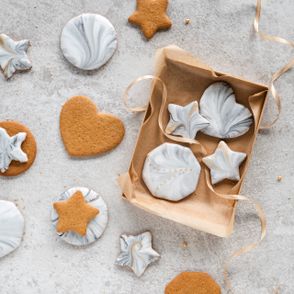 Piernikowe i marmurowe serca i gwiazdki do dekoracji