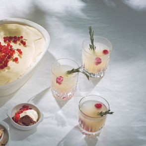 Lemoniada rozmarynowa z malinami