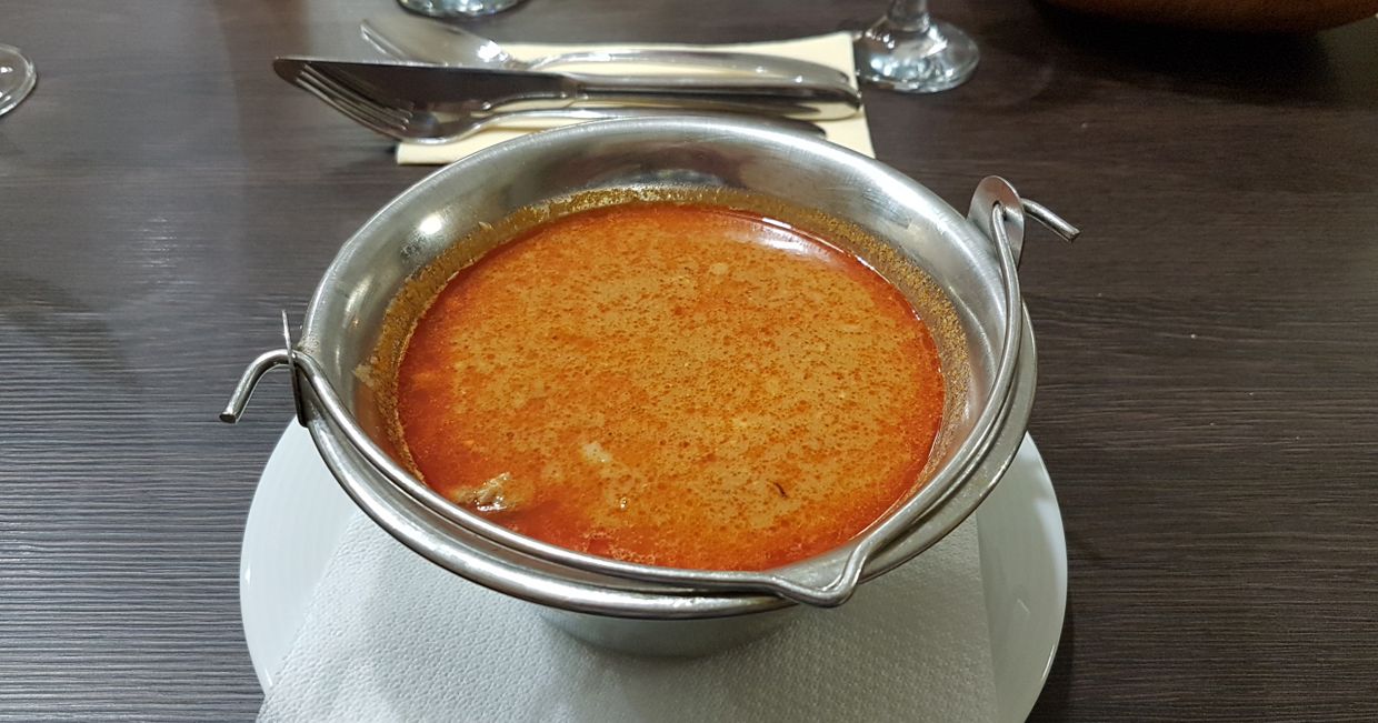 Węgierska zupa rybna (fot. Aleksander Szojer)