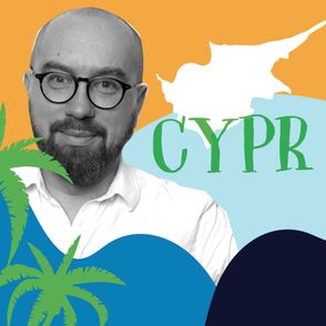 Grafika z twarzą Bartka Kieżuna oraz napisem "cypr".