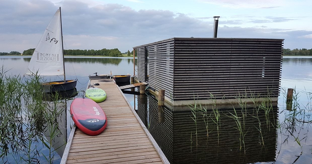 Domki na Jeziorze Rajgrodzkim (fot. Robert Ziemba)