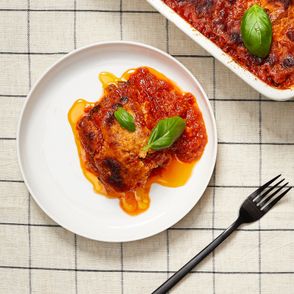 Przepis na zapiekankę z bakłażanem. Włoskie zapiekanki – PRZEPISY (fot. Maciek Niemojewski)