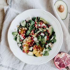 sałatka z kozim serem i nerkowcami, sałatka z kozim serem, szybka sałatka, zdrowa sałatka, pomysł na sałatkę, sałatka z awokado, sałatka z pomarańczą, karmelizowane nerkowce