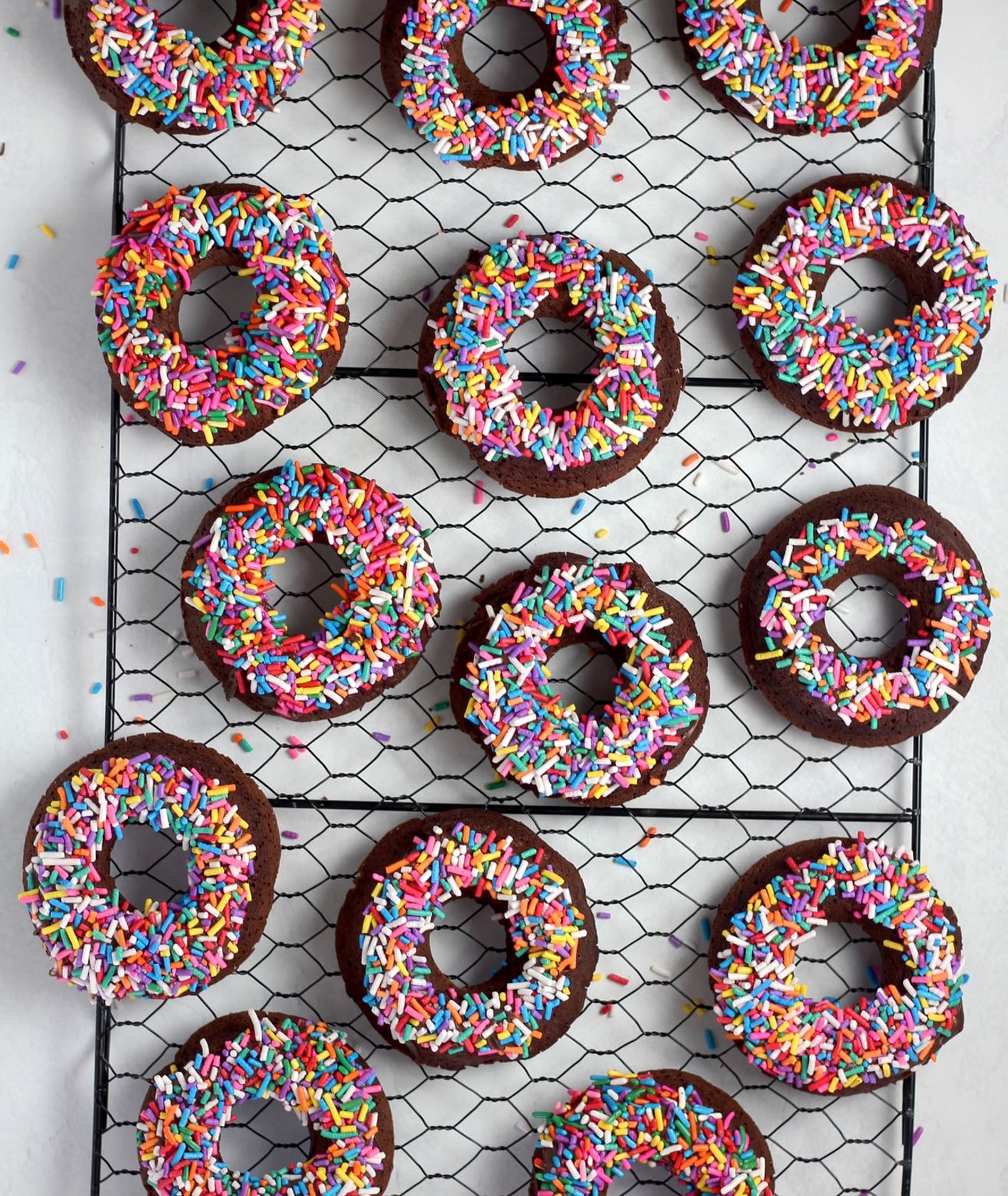 Jak zrobić donuty. Przepis (fot. Sheri Silver / unsplash.com)