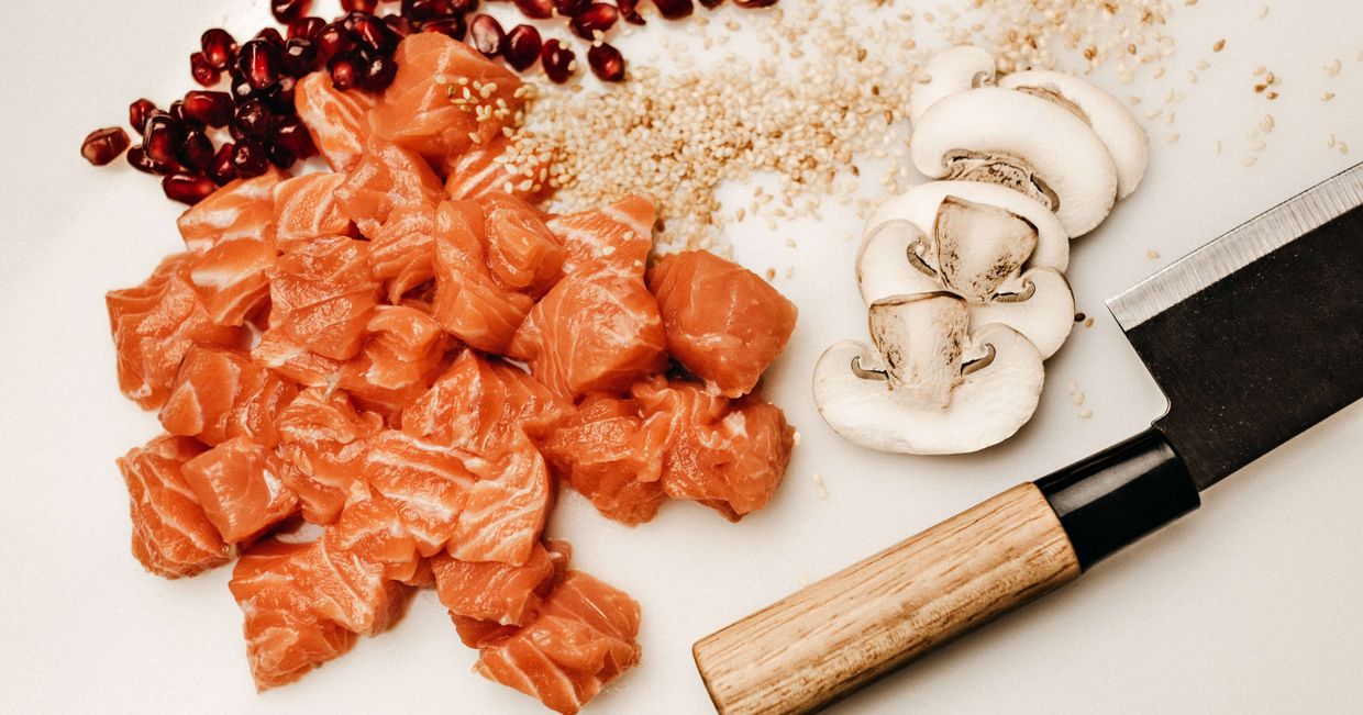 Kawałki mięsa łososia (fot. Jonathan Borba)