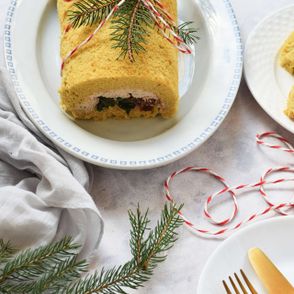 Rolada dyniowa z orzechami włoskimi, suszonymi pomidorami i ze szpinakiem (bezglutenowa), przepis Anna Szewczak